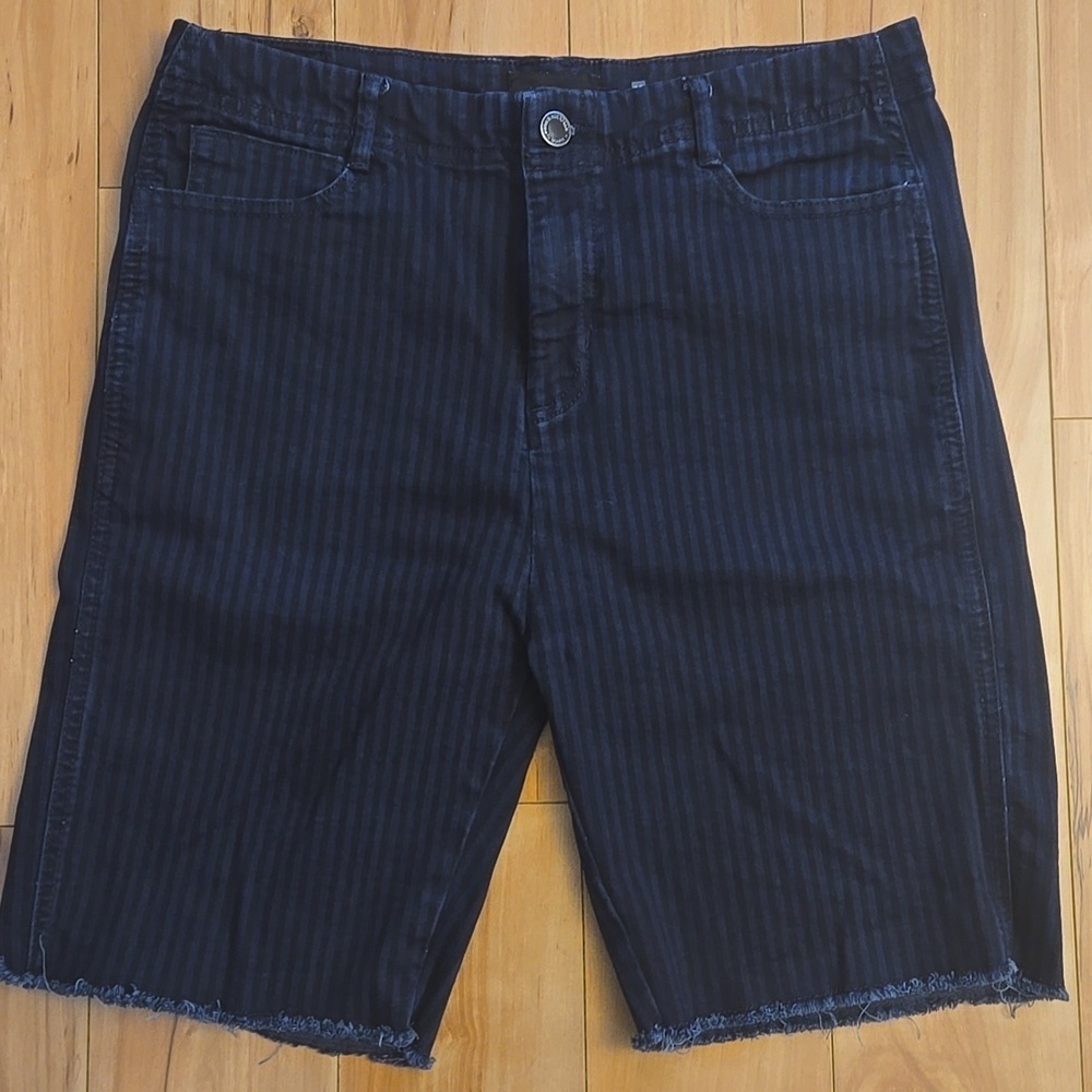 Karl Lagerfeld Mens Stripped Raw Hem Shorts Black/Navy Size 32